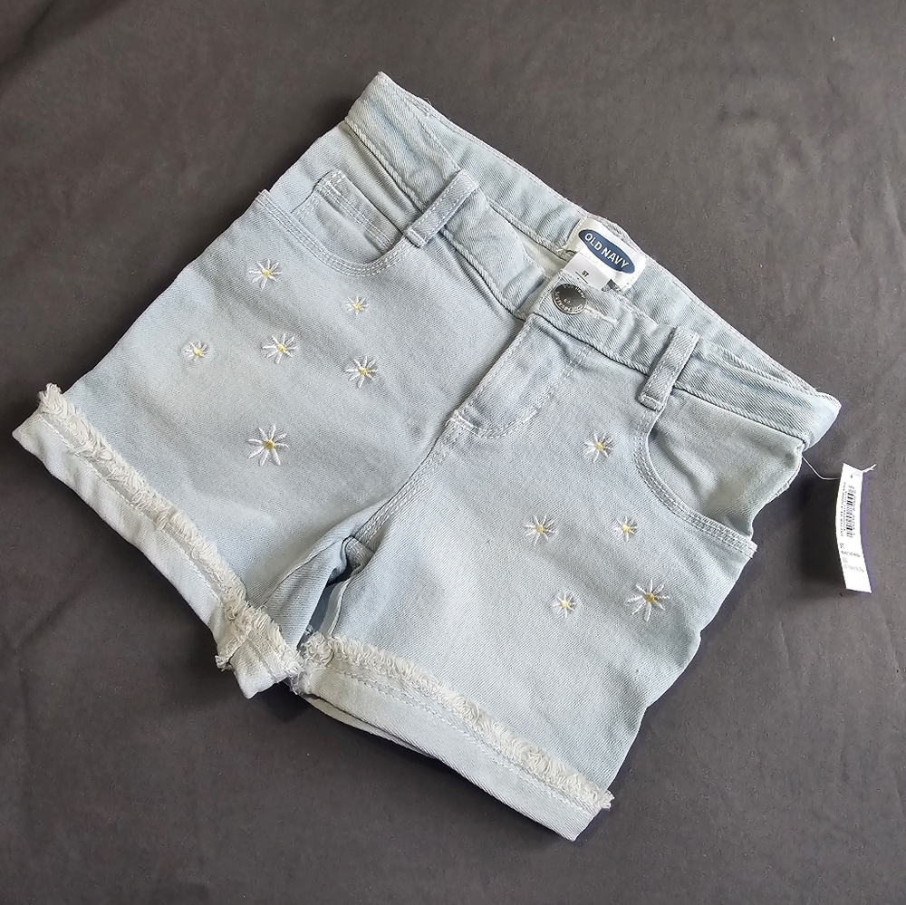 ⭐️NWT Old Navy Light Blue Denim Shorts with Floral Embroidery 5T